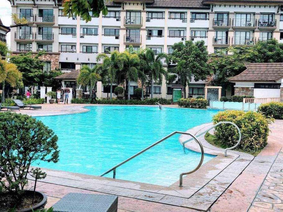 One Oasis 2Br Apartment With Pool Access Beside Sm Mall Davao Exterior photo